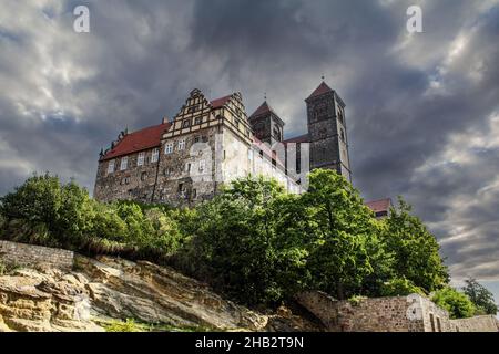 Schönes mittelalterliches Schloss Quedlinburg in Sachsen-Anhalt, Deutschland Stockfoto