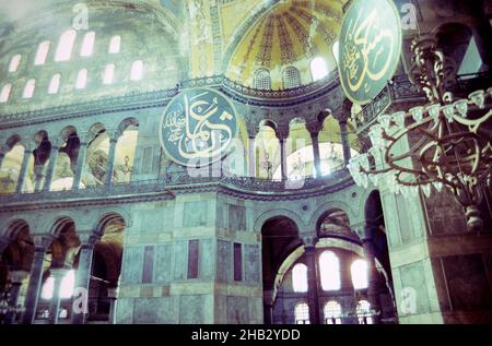 Das Innere des Hagia Sofia Moschee Kirchenmuseums, Istanbul, Türkei im Jahr 1997 Stockfoto