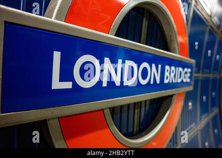 U-Bahn-Station London Bridge, U-Bahn-Schild. London Underground Titel. Stockfoto