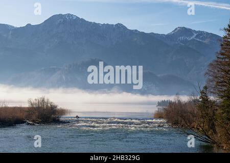 Der Loisach und der Kochelsee in den bayerischen Alpen Stockfoto