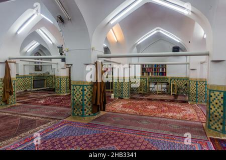 ZANJAN, IRAN - 13. APRIL 2018: Innere von Jameh auch Seyyed oder Sultani Moschee in Zanjan, Iran Stockfoto