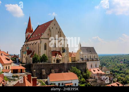 Blick auf die Kirche St. Nikolaus Dekanat in Znojmo, Tschechische Republik Stockfoto
