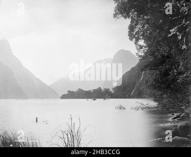 Milford Sound, Burton Brothers Studio, Fotostudio, 1883, Dunedin, Schwarzweiß-Fotografie Stockfoto