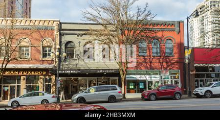 Historische Straße mit kleinen Geschäften in New Westminster, British Columbia, Kanada. Stadtbild im Winter in New Wectminster. Blick auf die Straße, Reise phot Stockfoto