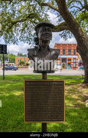 Karthago, Texas, USA - 28. Juni 2021: Büste von Dr. Mildred Faye Jefferson, dem Anführer der Bewegung des Rechts auf Leben im Panola County Courthouse Stockfoto