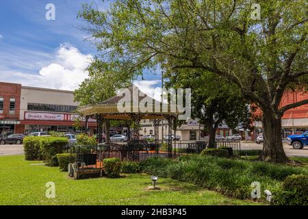 Carthage, Texas, USA - 28. Juni 2021: Kiosk neben dem Panola County Courthouse Stockfoto