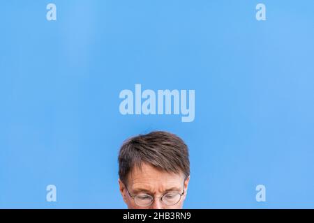 Berlin, Deutschland. 16th Dez 2021. Der Bundesgesundheitsminister Karl Lauterbach hat während einer Pressekonferenz zur aktuellen Lage von Corona in Deutschland am 16. Dezember 2021 in Berlin berichtet. Copyright: Florian Gaertner/photothek.de Credit: dpa/Alamy Live News Stockfoto