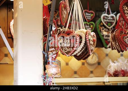 Berlin, Deutschland. 16th Dez 2021. Berlin: Weihnachtsmarkt am Breitscheidplatz (Foto: Simone Kuhlmey/Pacific Press) Quelle: Pacific Press Media Production Corp./Alamy Live News Stockfoto