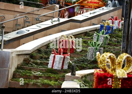 Berlin, Deutschland. 16th Dez 2021. Berlin: Weihnachtsmarkt am Breitscheidplatz (Foto: Simone Kuhlmey/Pacific Press) Quelle: Pacific Press Media Production Corp./Alamy Live News Stockfoto