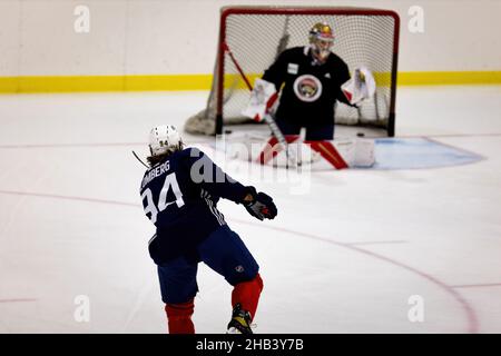 Coral Springs, Usa. 03rd Oktober 2021. Florida Panthers Spieler Nr. 94 Ryan Lomberg in Aktion gesehen während der morgendlichen Trainingseinheit für die NHL reguläre Saison 2021-2022. (Foto von Yaroslav Sabitov/SOPA Images/Sipa USA) Quelle: SIPA USA/Alamy Live News Stockfoto