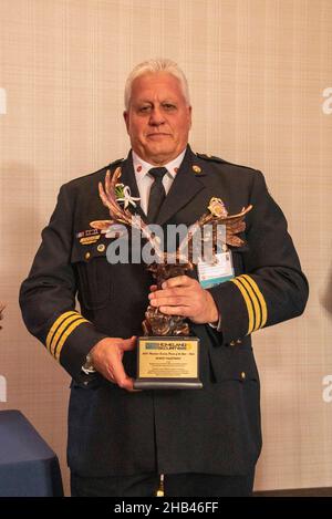 Lorton, Vereinigte Staaten Von Amerika. 15th Dez 2021. District Fire Chief Robert Palestrant, Fort Lauderdale/Hollywood International Airport, Broward Sheriffs Office Department of Fire Rescue and Emergency Services wird am 15. Dezember 2021 in Lorton, VA, anlässlich des 10th-jährigen Jubiläums der GTSC & der HSToday 2021 Holiday Awards im The River View in Occoquan mit der Auszeichnung „State Homeland Security Person of the Year“ ausgezeichnet. (Foto von Kris Connor/Sipa USA) Quelle: SIPA USA/Alamy Live News Stockfoto