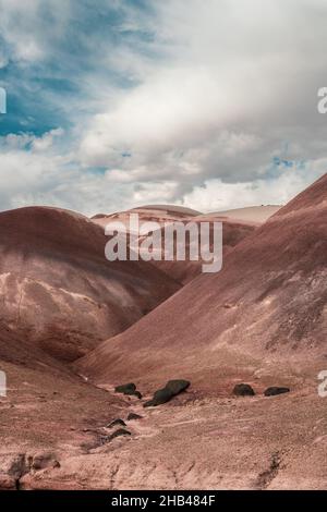 Schicht um Schicht Red Dirt Hills im Capitol Reef National Park Stockfoto