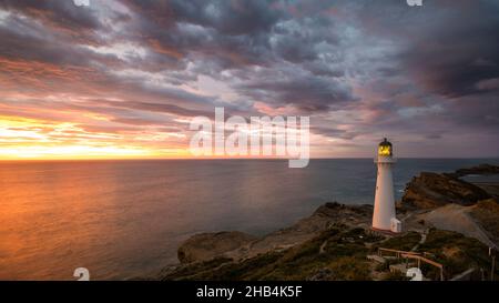 Castle Point Lighthouse, in der Nähe des Dorfes Castlepoint in der Region Wellington auf der Nordinsel Neuseelands Stockfoto