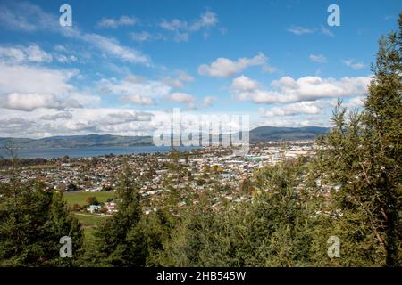 Blick über Rotorua auf den See von Sykline, Nordinsel, Neuseeland Stockfoto