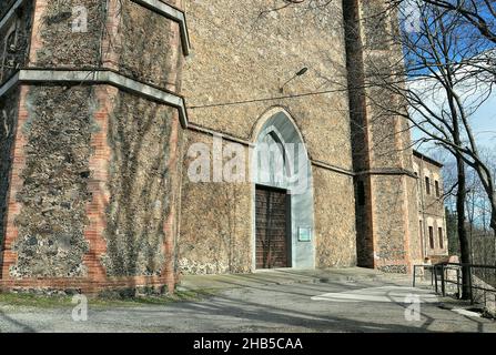 Neue Kirche von Sant Joan les Fonts in der Garrotxa Region der Provinz Gerona, Katalonien, Spanien Stockfoto