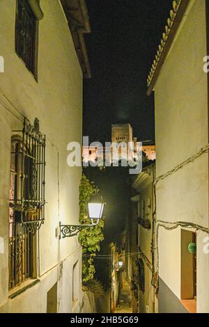 Typische und schmale Straße des Viertels Albaicin Stockfoto
