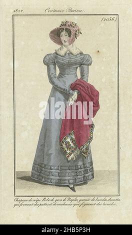 Journal des Dames et des Modes 1822, Costume Parisien (2056), Laut dem Begleittext trägt die Frau einen Krepphut und ein Kleid aus Gros de Naples, verziert mit Satinbändern in Form von Schnallen. Weiße Handschuhe und schwarze Schuhe. Ein großer Schal drapierte über den Arm. Druck aus der Zeitschrift Journal des Dames et des Modes, 1822., Druckerei: Anonymous, 1822, Papier, Ätzen Stockfoto