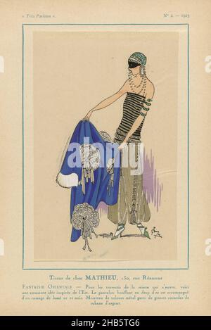 très Parisien, 1923, Nr. 2: Tissus de chez MATHIEU...Fantaisie Orientale, Fabrics of Mathieu. Für die Travestis oder Dress-up-Kleidung der Saison gibt es hier eine amüsante Idee, die vom Orient inspiriert wurde. Lange Hose aus goldenem Stoff mit einem Oberteil aus goldenem Lamé und Schwarz. Mantel der 'Vours métal' mit großen kokardes von silbernen Bändern verziert. Druck aus dem Modemagazin Très Parisien (1920-1936)., Zeichner: G-P. Joumard (auf Objekt erwähnt), Dorure Louis Mathieu (auf Objekt erwähnt), Paris, 1923, Papier, Buchdruck, Höhe 269 mm × Breite 180 mm Stockfoto