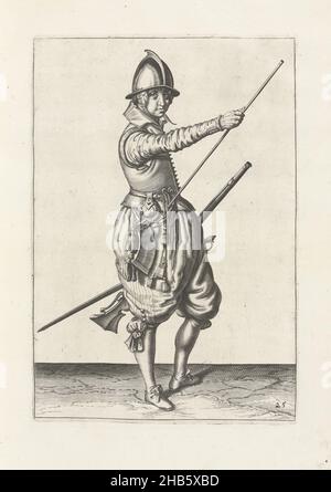 Soldat, der ein Ruder hält und seine rechte Hand zum Ende seiner Ramrod gleitet (nein 25), c. 1600, Ein Soldat, voller Länge, rechts, hält ein Ruder (eine bestimmte Art von Schusswaffe) mit seiner linken Hand in der Nähe seines linken Oberschenkels und bringt seine rechte Hand an das Ende seiner Ramrod, die er an seiner rechten Seite ruht (nein 25), c. 1600. Tafel 25 in der Anleitung zur Handhabung des Steuerruders: Corte onderwysinghe op de figuerliicke afbeeldinghe, belanghende t'rechte ghebruyck des Roers. Teil der Illustrationen in: J. de Gheyn, Wapenhandelinghe van Roers Musquetten ende speiessen, 's-Gravenhage, 1607. Kampfsport Stockfoto