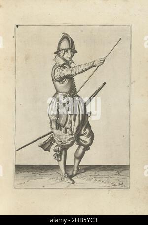 Soldat, der ein Ruder hält und seine rechte Hand zum Ende seiner Ramrod gleitet (nein 28), ca. 1600, Ein Soldat, voller Länge, rechts, hält ein Ruder (eine bestimmte Art von Schusswaffe) mit seiner linken Hand in der Nähe seines linken Oberschenkels und bringt seine rechte Hand an das Ende seiner Ramrod, die er an seiner rechten Seite ruht (nein 28), ca. 1600. Tafel 28 in der Anleitung zur Bedienung des Steuerruders: Kurze enseignement, sur la representation des figures, du droit maniement de l'Harquebuse. Teil der Illustrationen in einer französischen Ausgabe von J. de Gheyns Wapenhandelhe: J. de Gheyn, Maniement d'armes, d'arquebusses Stockfoto