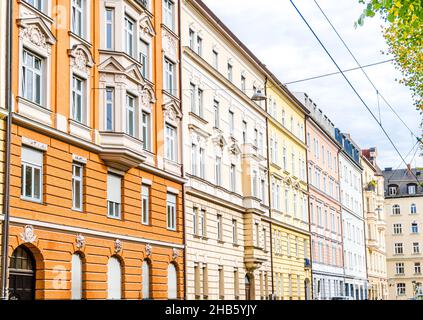 Blick auf farbenfrohe Gebäude im Stadtteil Haidhausen in München - Deutschland Stockfoto