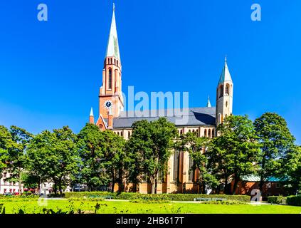 Die Kirche St. Johann des Täufers ist eine römisch-katholische Kirche im Münchner Stadtteil Haidhausen. Stockfoto