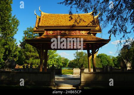 BAD HOMBUR, DEUTSCHLAND - 30. Mai 2021: Der 'Siamesische Tempel' Sala-Thai I im Kurpark Bad Homburg. Ein Geschenk von König Chulalongkorn von Siam, jetzt Thailand, Stockfoto
