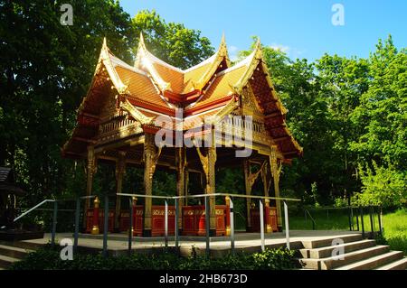 BAD HOMBURG, DEUTSCHLAND - 30. Mai 2021: Der Thai Sala II in Bad Homburg, 2007 errichtet, ein Geschenk des Königreichs Thailand zum Gedenken an die 100th Jahre Stockfoto