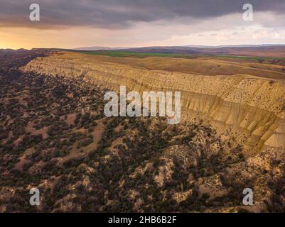 Luftbild Hintergrundbild von Vashlovani Nationalpark geschützten Gebieten in Südgeorgien Kacheti Region. Off-Road-Touren und Touristenattraktionen. Stockfoto