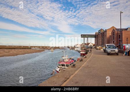 The Granary, ein prominentes lokales Wahrzeichen am Kai von Wells-Next-the-Sea, einem kleinen Küstendorf im Norden von Norfolk Stockfoto