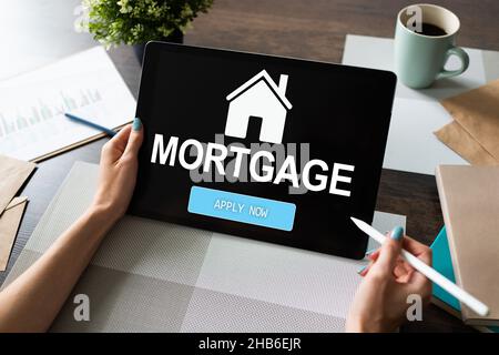 Hypothek Online-Antragsformular auf dem Bildschirm Gerät. Geschäfts- und Finanzkonzept. Stockfoto