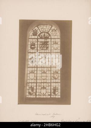 Bemaltes Fenster in der Oudshoorn-Kirche in Oudshoorn., anoniem (Monumentenzorg) (zugeschrieben), Oudshoorn, 1899, fotografische Unterstützung, Karton, Albumin-Print, Höhe 211 mm × Breite 132 mm Stockfoto