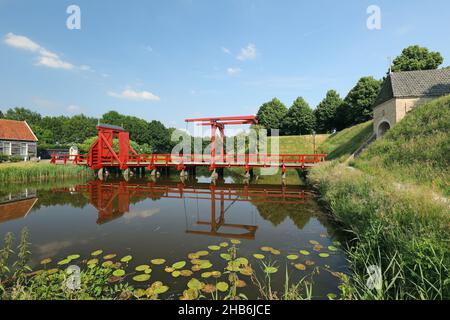 Fort Bourtange, Zufahrt mit Zugbrücke, Niederlande, Groningen Stockfoto