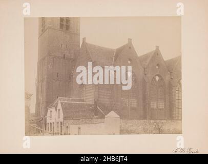 Südseite der Grote Kerk in Vianen, anoniem (Monumentenzorg) (zugeschrieben), Vianen, c. 1890 - c. 1920, fotografischer Träger, Karton, Albumin-Druck, Höhe 175 mm × Breite 232 mm Stockfoto