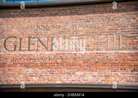 Der Eingang der Glenkinchie Whisky Distillery in East Lothian, Schottland, Großbritannien Stockfoto