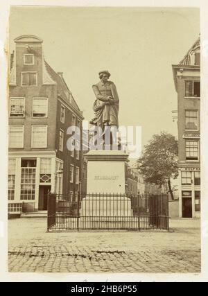 Blick auf Amsterdam, Blick auf die Moses- und Aaron-Kirche, den Waag auf dem Nieuwmarkt und das Amstel Hotel in Amsterdam. Diese Seite ist Teil eines Albums., Anonym, Feb-1871, Papier, Albumendruck, Höhe 356 mm × Breite 263 mm Stockfoto