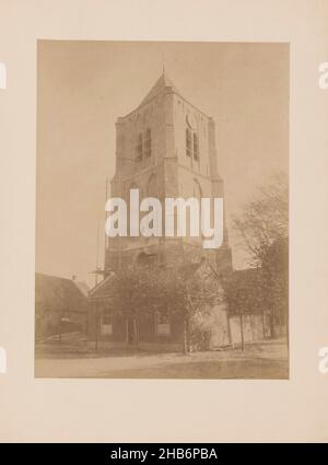 Kirchturm in Ouwerkerk, anoniem (Monumentenzorg) (zugeschrieben), Ouwerkerk, 1897, fotografische Unterstützung, Karton, Albumin-Print, Höhe 231 mm × Breite 173 mm Stockfoto