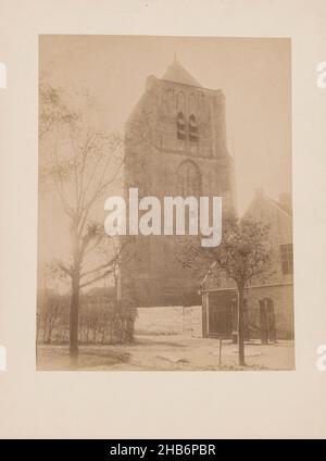 Kirchturm in Ouwerkerk, anoniem (Monumentenzorg) (zugeschrieben), Ouwerkerk, 1897, fotografische Unterstützung, Karton, Albumin-Print, Höhe 232 mm × Breite 177 mm Stockfoto