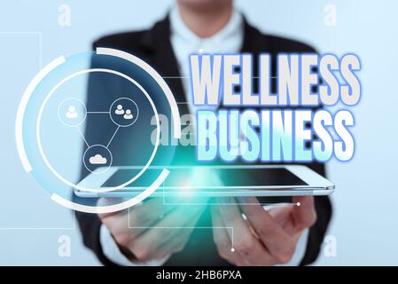 Konzeptionelle Darstellung Wellness Business. Business Overview Professionelles Venture mit Fokus auf die Gesundheit von Körper und Geist Lady im Uniform Holding Touchpad Stockfoto