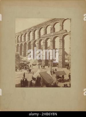 Tor zur Iglesia de San Pablo in Córdoba, CORDOBA. Portada de San Pablo. (Titel auf Objekt), Juan Laurent (erwähnt auf Objekt), Córdoba, c. 1875 - c. 1900, Karton, Albumin-Print, Höhe 337 mm × Breite 251 mm Stockfoto