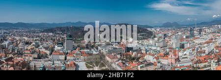 Ljubljana, Slowenien -04 07 2018: Panoramablick über Ljubljana von der Burg aus Stockfoto