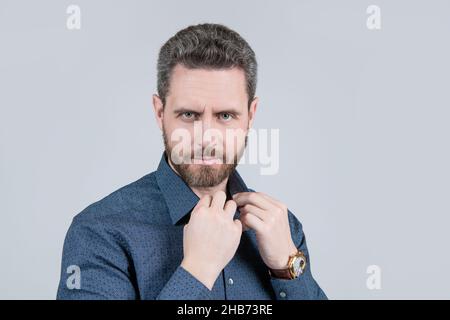 Sehen Sie jeden Tag gut aus. Mode-Look von bärtigen Mann. Lässige Herrenmode. Herrenbekleidung. Trendig Stockfoto