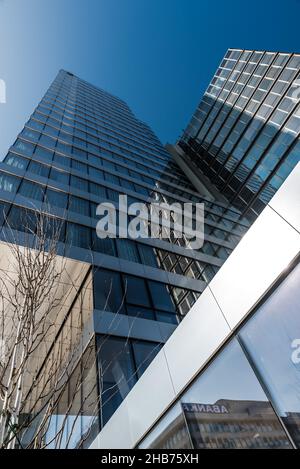 Ljubljana, Slowenien - 04 12 2018: Moderne Bürogebäude im Stadtzentrum, Finanzviertel Stockfoto