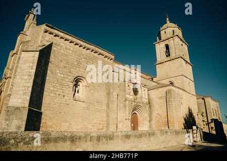 Stiftskirche Nuestra Senora del Manzano, Castrojeriz - nov, 2021. Hochwertige Fotos Stockfoto