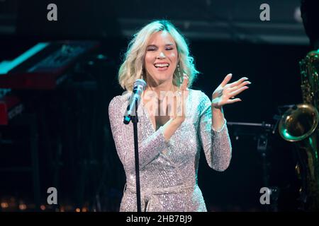 Düsseldorf, Deutschland. 04th Dez 2021. Joss STEIN, Sänger, singen, singen, Konzert, Verleihung des Deutschen Nachhaltigkeitspreis am 3rd. Dezember 2021 in Düsseldorf. Kredit: dpa/Alamy Live Nachrichten Stockfoto