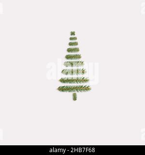 Weihnachtsbaumschmuck aus Kiefernzweigen Stockfoto