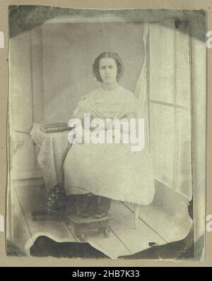 Porträt von Anna-Gratia Asser, Eduard Isaac Asser, Amsterdam, c. 1854, Papier, gesalzener Papierdruck, Höhe 155 mm × Breite 122 mm Stockfoto