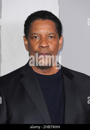 Los Angeles, USA. 16th Dez 2021. Denzel Washington bei der Ankunft zur TRAGÖDIE DER MACBETH-Premiere, Directors Guild of America DGA Theatre Complex, Los Angeles, CA 16. Dezember 2021. Kredit: Elizabeth Goodenough/Everett Collection/Alamy Live Nachrichten Stockfoto