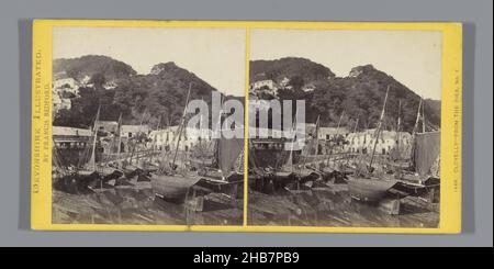 Boote in Clovelly Harbour, Clovelly-vom Pier, No. 1. (Titel auf Objekt), Francis Bedford (erwähnt auf Objekt), Clovelly, c. 1850 - c. 1880, Karton, Albumin-Print, Höhe 85 mm × Breite 170 mm Stockfoto