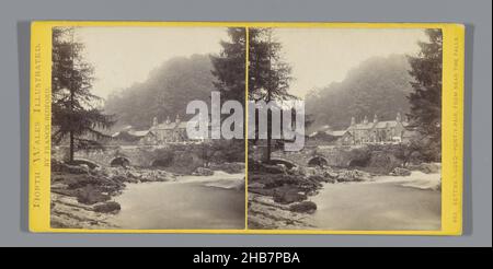 Blick auf die Brücke Pont-Y-Pair bei Betws-y-Coed, Bettws-Y-Coed-Pont-Y-Pair, von den Wasserfällen aus. (Titel auf Objekt), Francis Bedford (erwähnt auf Objekt), Betws-y-Coed, c. 1850 - c. 1880, Karton, Albumin-Print, Höhe 85 mm × Breite 170 mm Stockfoto